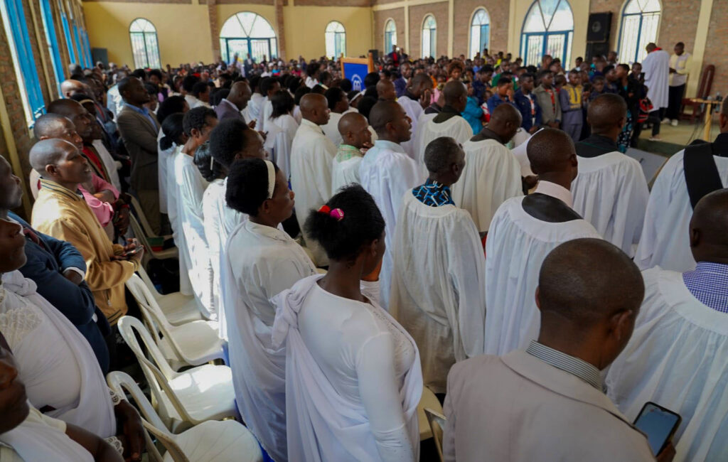 The Christians who were present on the opening service S't Peter Gasizi Parish